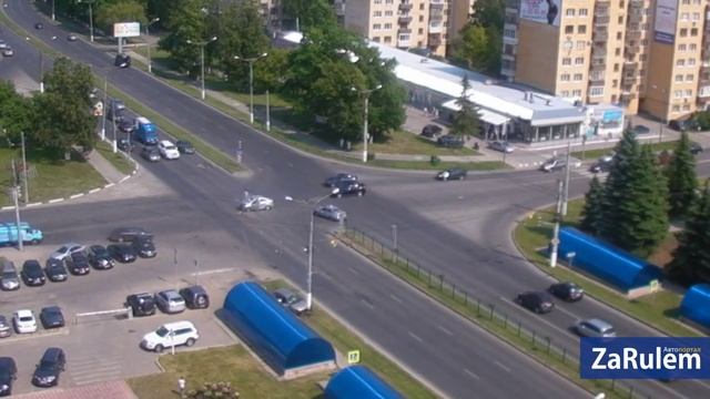 Две иномарки столкнулись в Чебоксарах на Московском проспекте смотреть онлайн