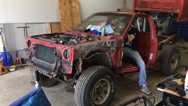 1989 Toyota Pickup Truck Frame Breaking from Rust смотреть онлайн
