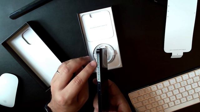 Unboxing the iPhone 13 Pro Max смотреть онлайн