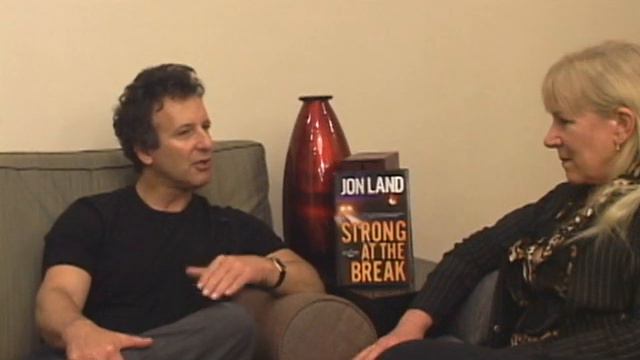 Jon Land and Heather Graham Talk About Heroes смотреть онлайн