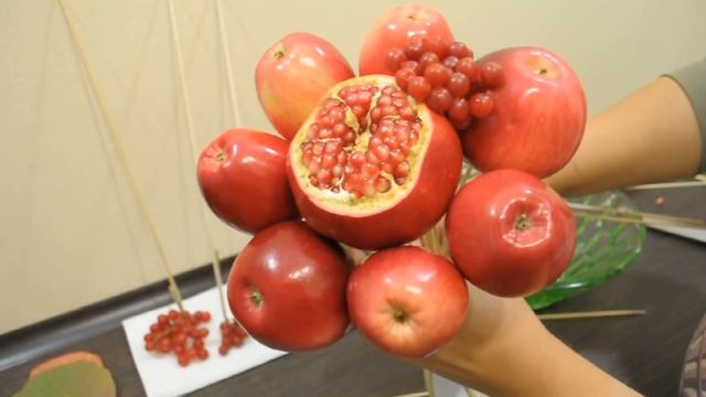 БУКЕТ ИЗ ФРУКТОВ СВОИМИ РУКАМИ | Оригинальный и Вкусный Подарок! смотреть онлайн