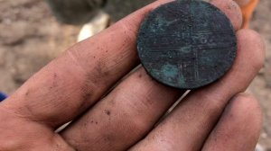 От находок голова кругом!Шурф старых фундаментов!