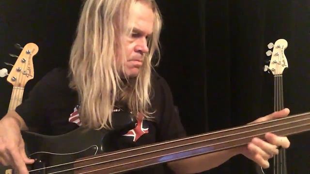 Tony Franklin playing The Firm's Radioactive! смотреть онлайн
