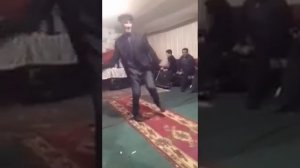 Дед танцует под папито