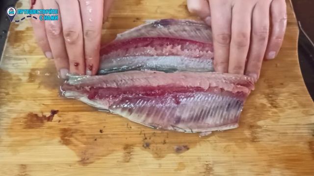 Как ? ПРАВИЛЬНО ПОЧИСТИТЬ СЕЛЕДКУ ? БЫСТРО и БЕЗ Костей | Как РАЗДЕЛАТЬ Селёдку на Филе Cook #WithM смотреть онлайн