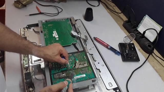 COMO ARRUMAR TV MONITOR SAMSUNG SYNCMASTER T240M LIGA E DESLIGA APOS UM TEMPO SIMPLES E FÁCIL смотреть онлайн