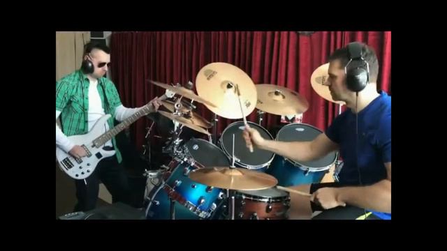 Iron Maiden - Hallowed Be The Name Drum/Bass Cover смотреть онлайн