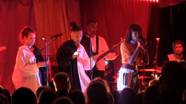 Sabina Ddumba - Effortless смотреть онлайн