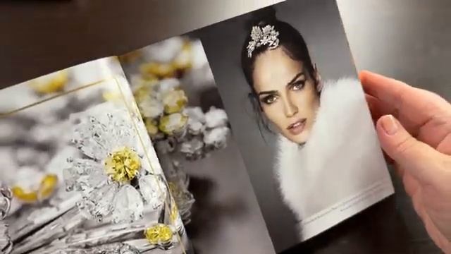 ASMR VIDEO ЛИСТАЮ ПРОСПЕКТ ЮВЕЛИРНЫХ УКРАШЕНИЙ BULGARI АСМР ВИДЕО ШЕПОТ смотреть онлайн