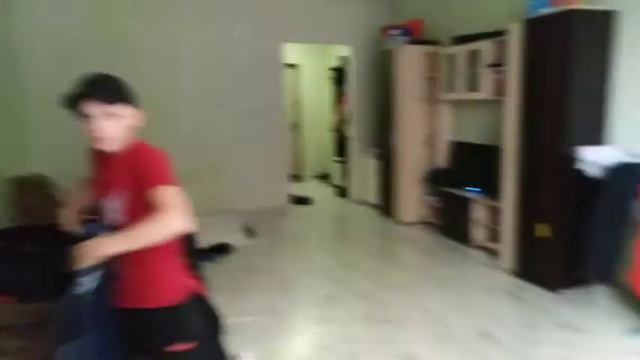 VLOG афигенно подстриг друга бритвой😂😂 смотреть онлайн