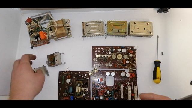 НЕОБЫЧНЫЙ телевизор Электроника 409Д .Разбор на драгметаллы смотреть онлайн