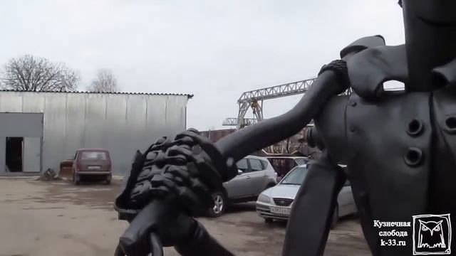 Железный дровосек - парковая скульптура смотреть онлайн