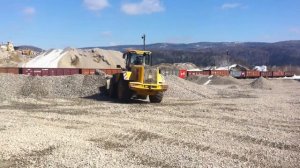 Погрузчик на погрузке вагонов