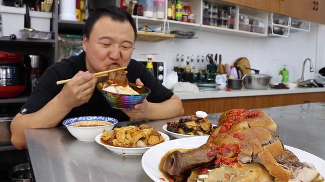 阿强整个猪头回来，做道剁椒猪头，肥而不腻，吃的太爽了【cram阿强】