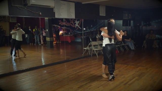 Improvised kizomba fusion demo - New York - Kristofer Mencák with Namrata Wittke смотреть онлайн