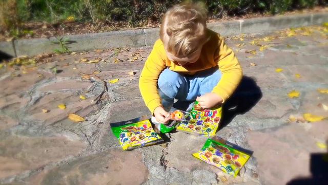 Николя потерялся в парке История на Хеллоуин Halloween monsters Surprise from Nikola Crazy family