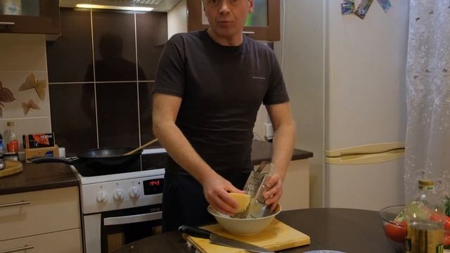 Как Приготовить Пиццу Из Магазинного Теста? Пицца На Сковороде за 10 минут ! Вкуснее Чем Доставка! смотреть онлайн