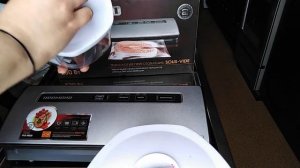 Вакуумный упаковщик Redmond RVS M020