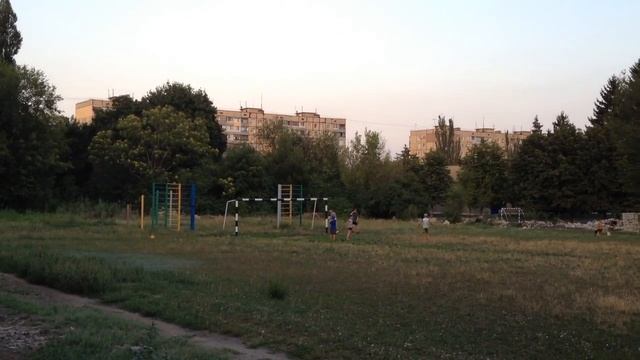 Просто дети играют в футбол, и никаких компьютеров и соц-сетей. Лето. [5 августа 2017] - Full HD смотреть онлайн