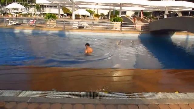 Ambassador City Jomtien Ocean Wing 4. Территория у бассейна смотреть онлайн