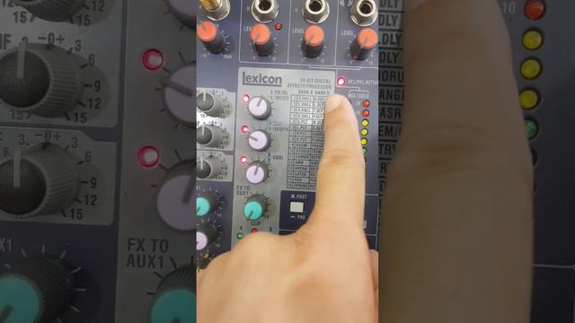 Hướng dẫn kết nối cơ bản mixer Soundcraft EFX8 phần 2 (Micro và effect) смотреть онлайн