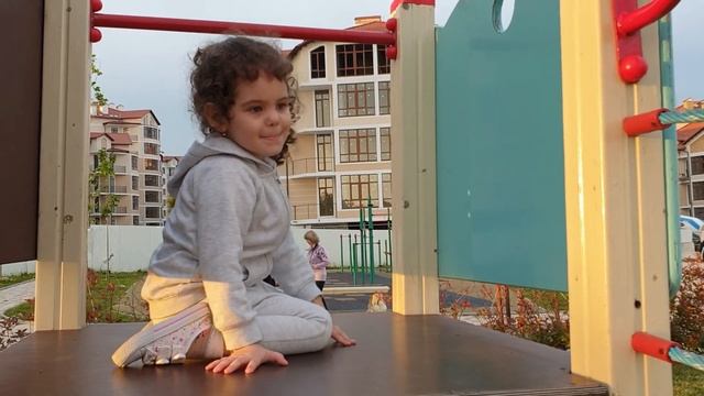 Геленджик, район смотровая площадка, маяк, kempinsky, кемпински. Объехали местность на самокате. смотреть онлайн