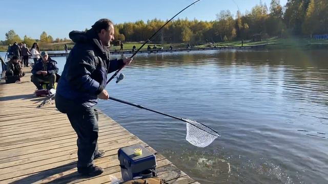 Форель оказывает активное сопротивление! смотреть онлайн