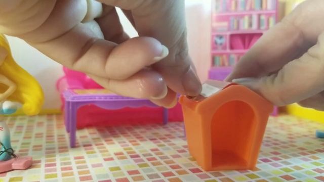 Riley Decorates Lily's Room