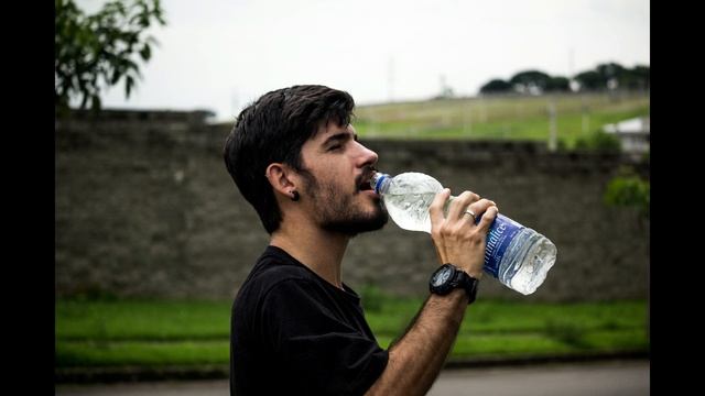 Drinking Slowly Swallowing Gulp Sound Effect смотреть онлайн