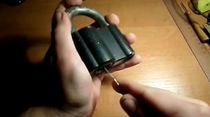 Как открыть замок ? без ключа ?