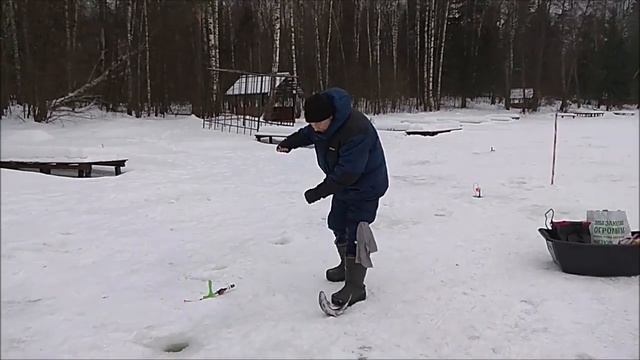 Форель ловится и на пассивные, и на активные снасти. Клёвое место Лосиный остров, верхний водоём. смотреть онлайн