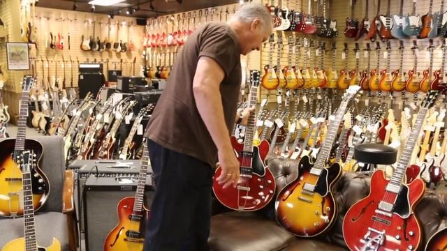 Norm shows off 8 different Gibson ES Guitars here at Norman's Rare Guitars смотреть онлайн
