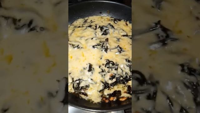 Черные макароны. #макароныссыром #макароны #макаронырецепт смотреть онлайн