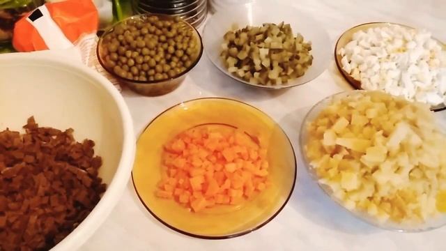Оливье!! Самый вкусный салат))) смотреть онлайн