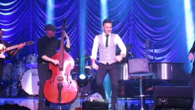 Nathan Carter doing the Brush Dance 9/11/18 Kilmarnock смотреть онлайн