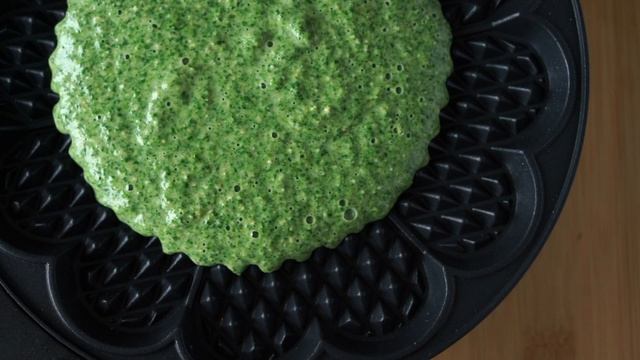 Spinach Waffles with Salmon, Cream Cheese & Avocado | Low Carb Recipes | In Carina's Kitchen смотреть онлайн