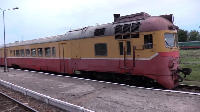 Дизель-поезда Д1-780 и 706 на ст. Унгень  D1-780 and 706 DMUs at Ungheni station