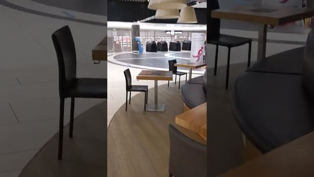 аэропорт Рима.... удобства для людей с ограниченной подвижностью смотреть онлайн