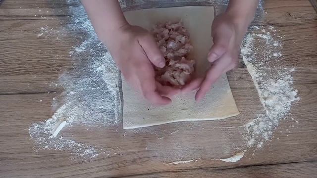 Пирог "Косичка" из слоёного теста с фаршем и картошкой смотреть онлайн