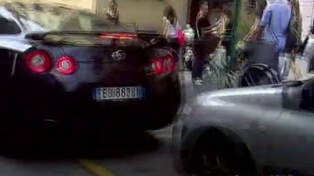 One of the FIRST Nissan GT-R R35 Spec V ON THE ROAD in Italy - with Ferrari 612 Scaglietti смотреть онлайн