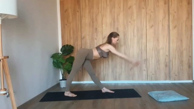10 min Stretching work out by Anastasia Zavistovskaya смотреть онлайн