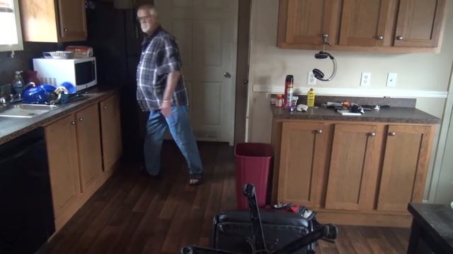 THE LIGHT BILL MELTDOWN! смотреть онлайн