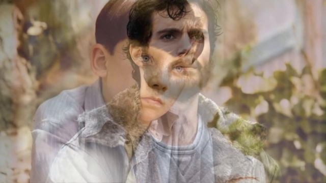 МАЛЬЧИК увидел как НА ЗЕМЛЕ, на картонной коробке, лежал ЧЕЛОВЕК, и тогда