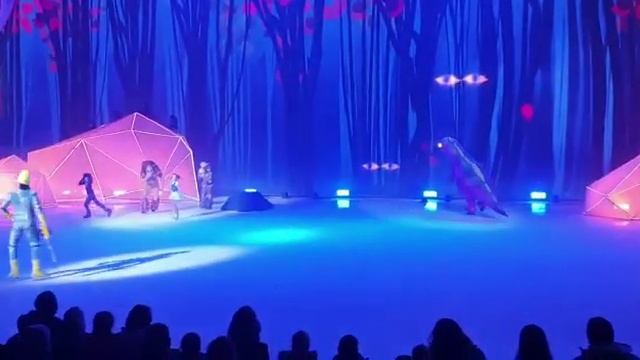 С НОВЫМ ГОДОМ СПЕШИМ СПЕШИМ В ПРЕПРЫШКУ И ДАЖЕ КУВЫРКОМ смотреть онлайн