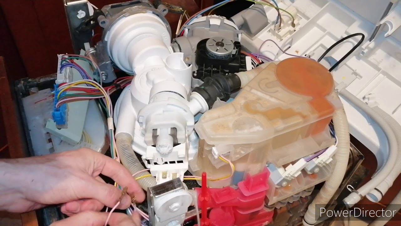 Посудомоечная машина Bosch гудит, не сливает воду. смотреть онлайн