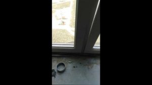 Демонтаж пластикового подоконника