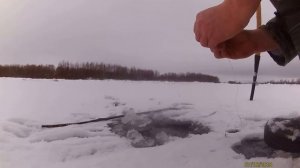 зимняя рыбалка на снасть КОНЕЦ (зимняя донка)