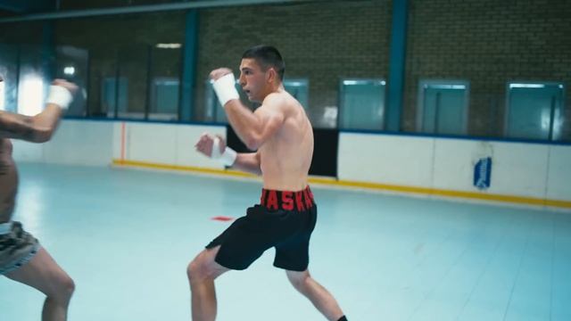 KING OF THE STREETS: HOCKEY FIGHTS - "GARA" VS "BASH" смотреть онлайн