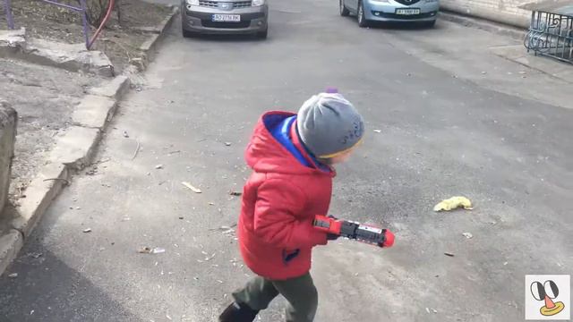 Стрелялки по роботам пистолетиками NERF. Nerf War: Brothers Battle Royale смотреть онлайн