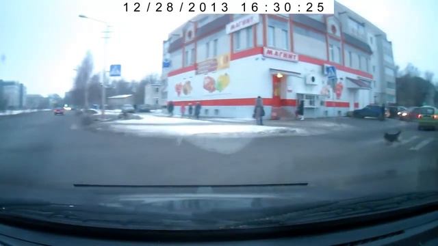 Как надо переходить дорогу))) смотреть онлайн